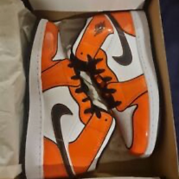 Nike Jordan 1 Mids | PATENT leather Turf Orange SE | M9.5/W11 - Picture 2 of 10